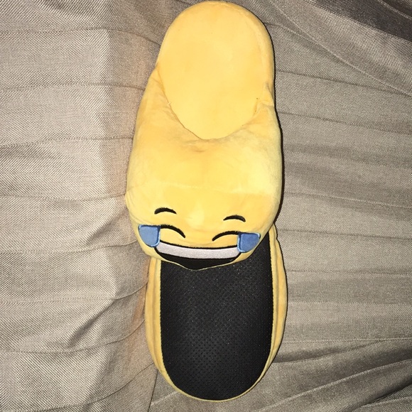 Emoji Slippers - Picture 6 of 6